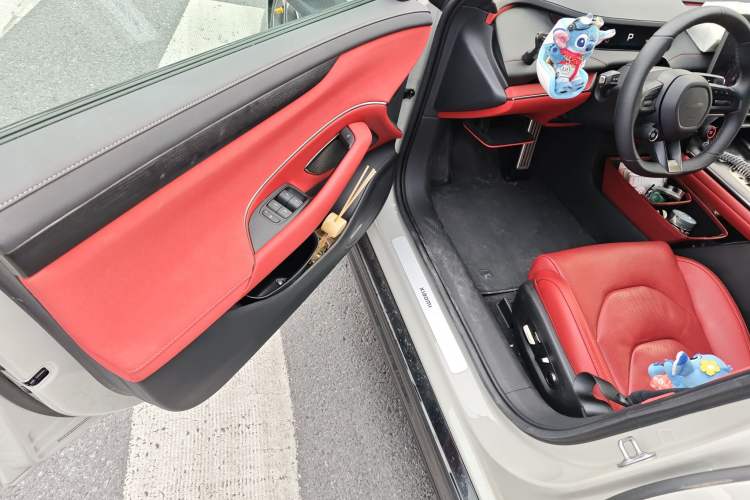 Used Xiaomi Auto SU7 2024 Four-Wheel Drive Ultra-Long Range Advanced Intelligent Driving Max Edition
