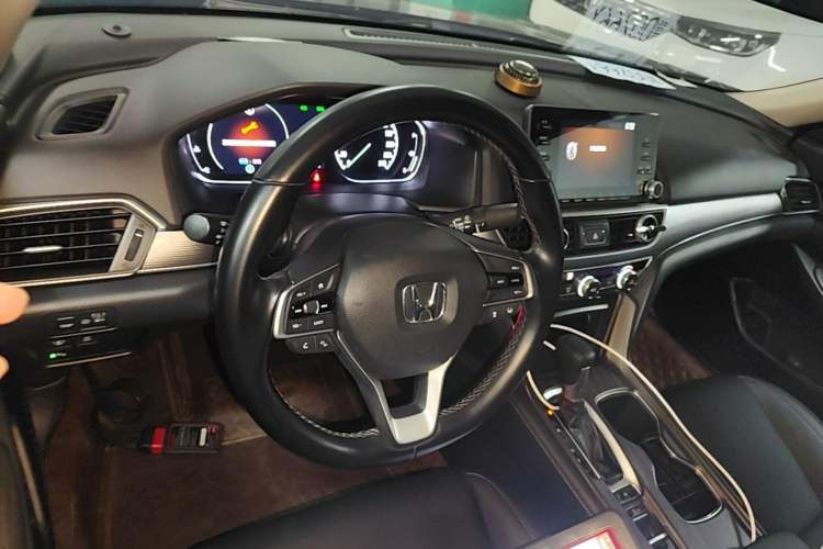 Used Honda Accord 2018 260TURBO Luxury Edition China VI Center Console