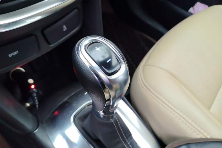 Used Buick Encore 2015 1.4T Automatic Two-Wheel Drive Urban Elite Version
