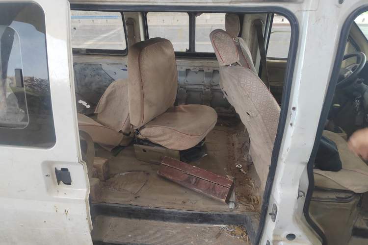 Used Dongfeng Xiaokang C37 2012 1.4L Standard Edition DK13-06 Left Rear Seat