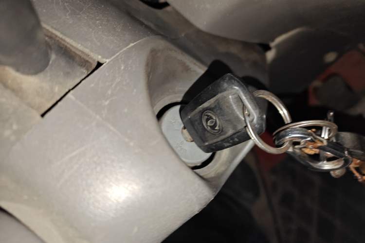 Used Dongfeng Shuaike 2011 1.5L Manual Standard Model 7 Seats China IV Standard Vehicle Key