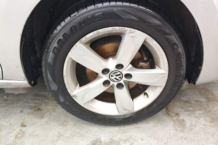 Used Volkswagen Santana 2013 1.6L Automatic Comfort Edition Right Front Wheel Hub