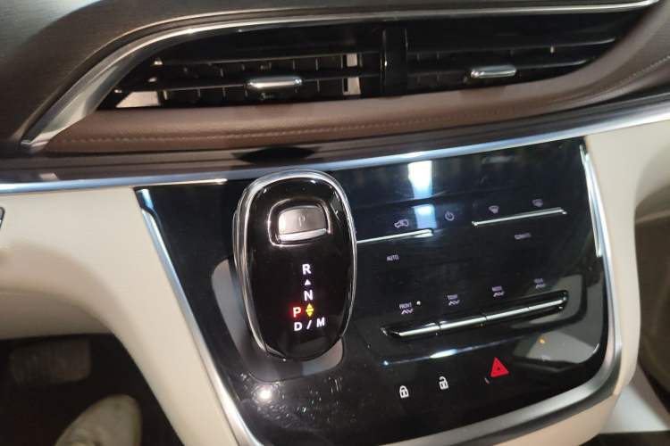 Used Buick GL8 2021 Land Cruiser Executive Class 652T Luxury Model