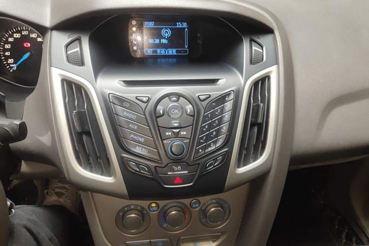 Used Ford Focus 2012 Sedan 1.6L Manual Comfort Model
