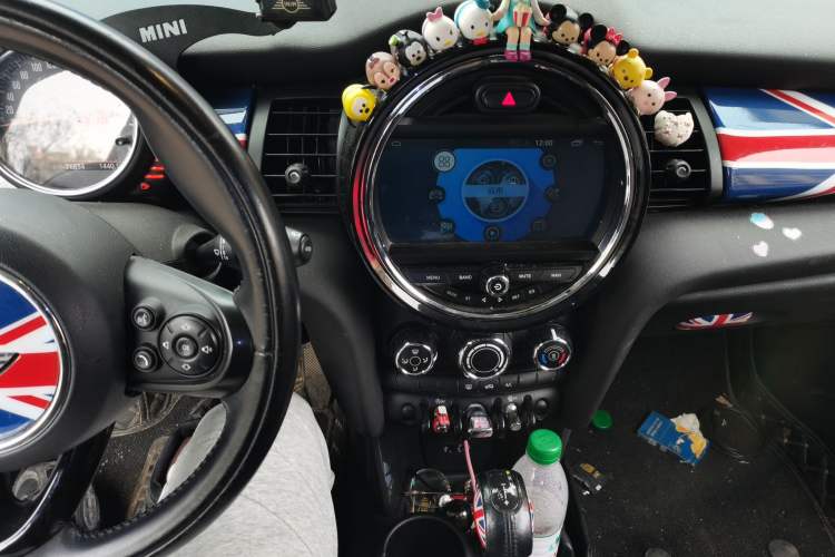 Used MINI 2016 1.2T ONE Pioneer Edition Audio And AC Panel