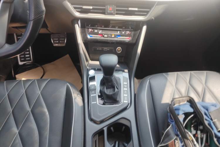 Used Volkswagen Tiguan L 2024 330TSI Automatic Two-Wheel Drive R-Line Enhanced Edition Gear Lever