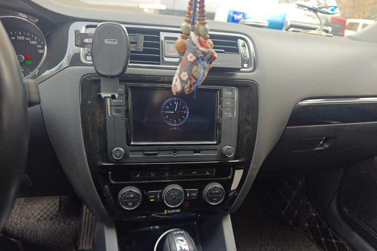 Used Volkswagen Sagitar 2018 280TSI DSG Luxury Model Audio And AC Panel