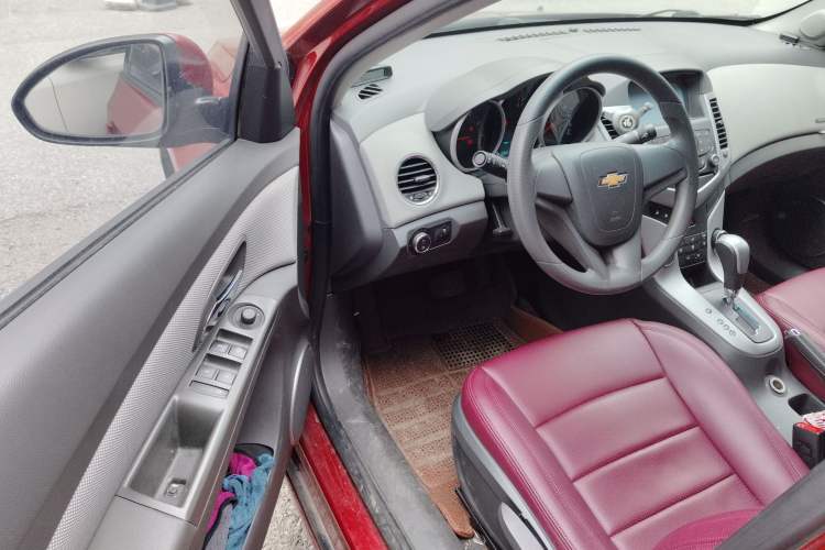 Used Chevrolet Cruze 2013 1.6L SE AT Driver Seat