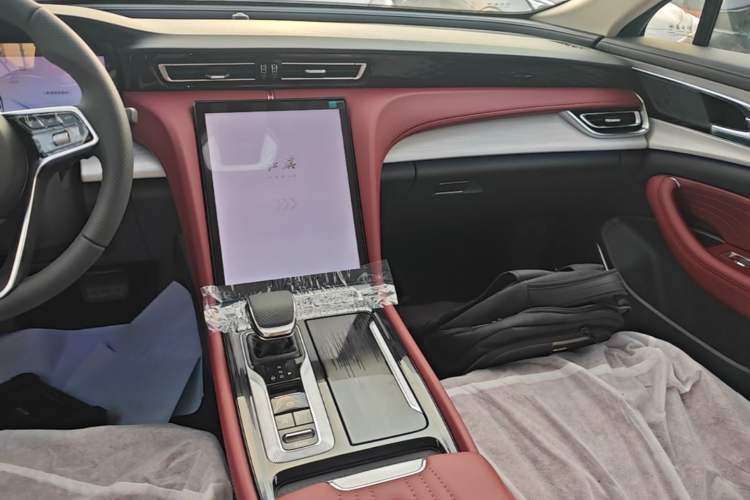 Used Hongqi H5 2025 2.0T Automatic Flag Edition – 500 000 Units Commemorative Version
