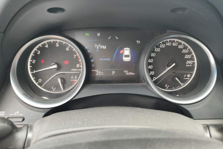 Used Toyota Camry 2018 2.5G Luxury Edition Odometer Close Up