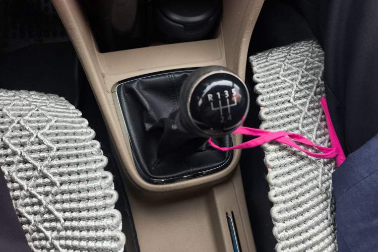 Used Volkswagen Jetta 2013 1.6L Manual Comfort Model Gear Lever