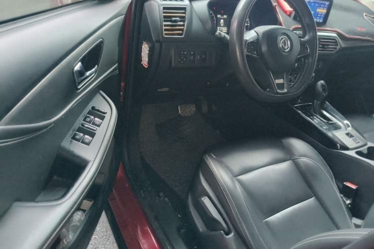 Used Dongfeng Fengon S560 2018 Upgraded Model 1.8L CVT Prestige 7-Seater Driver Seat