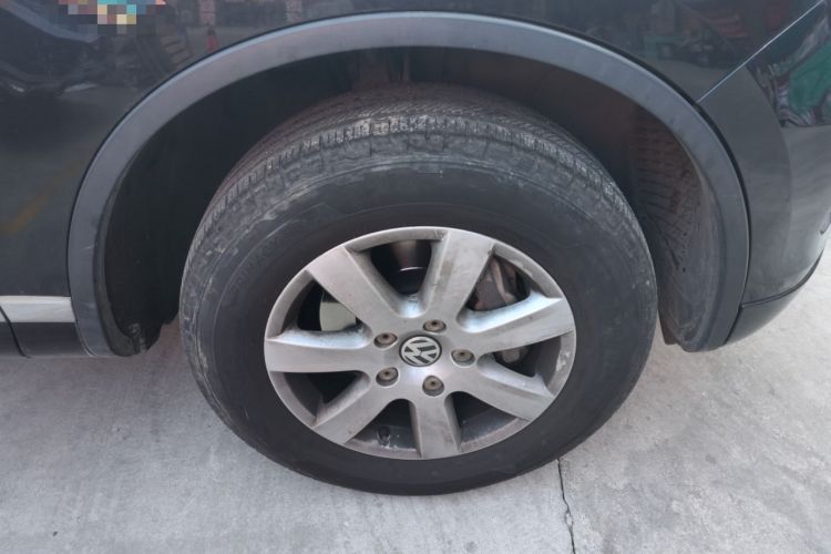 Used Volkswagen Touareg 2015 3.0 TDI Diesel Standard Model Right Front Wheel Hub