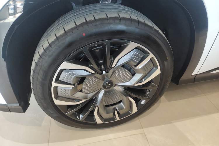 Used Hongqi Tiangong 08 2025 680 Ultra Four-Wheel-Drive Version Exterior 4