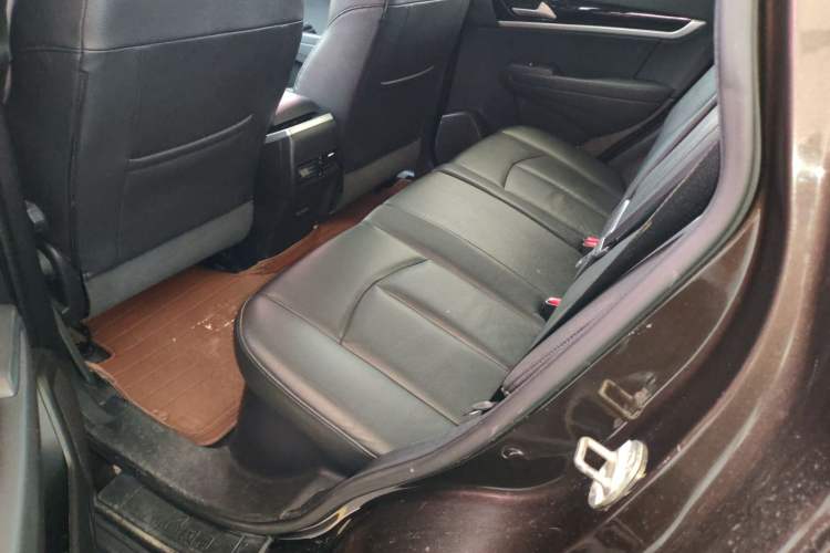 Used Dongfeng Aeolus AX7 2016 2.0L Automatic Zhiyi Trim
