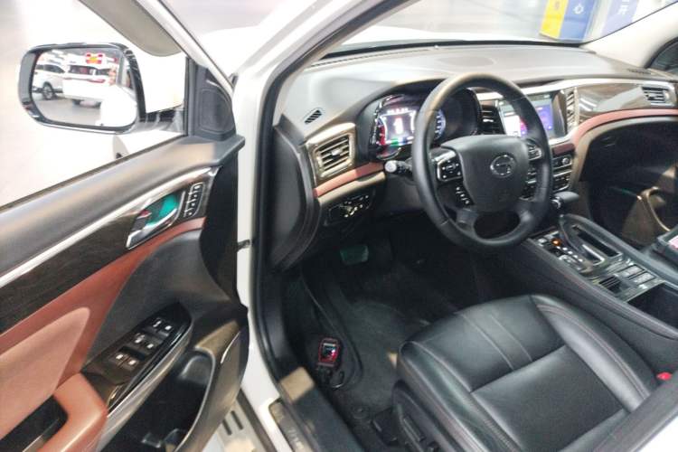 Used GAC Trumpchi GS8 2017 320T Two-Wheel Drive Luxury Smart Connectivity Version (7 Seats)