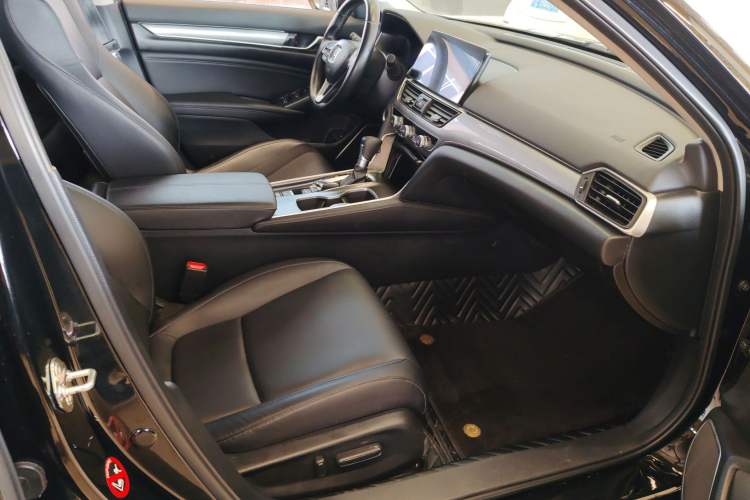 Used Honda Accord 2022 260TURBO Luxury Edition Right Front Seat