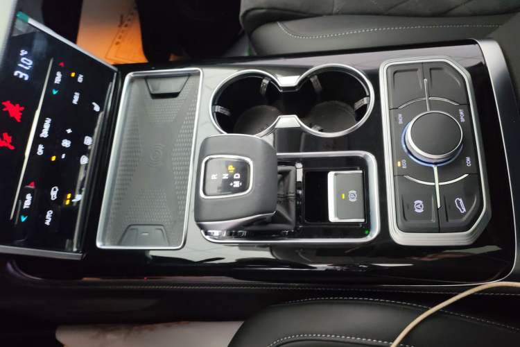 Used Hongqi HS7 2022 2.0T DCT Two-Wheel Drive Smart Connect Flagship Edition Five Seats
