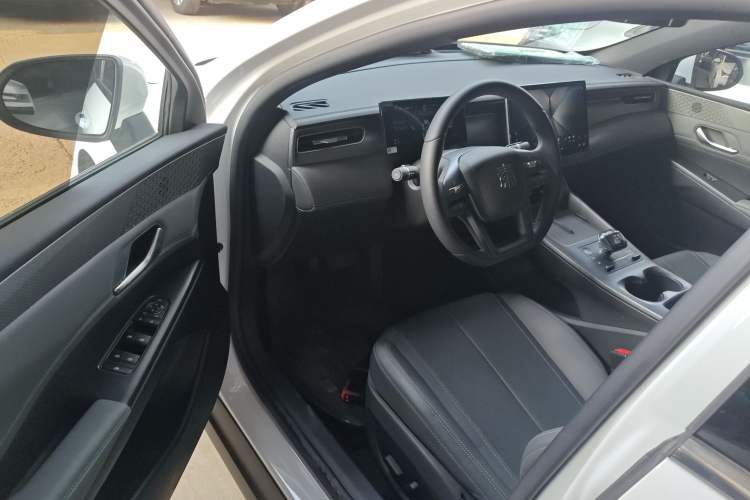 Used BYD Qin PLUS 2025 DM-i Smart Drive 120KM Superior Model Driver Seat