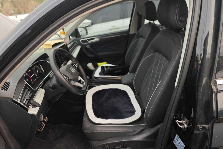 Used Volkswagen Tiguan L 2023 330TSI Automatic Two-Wheel Drive R-Line Enjoyment Edition Left Front Seat