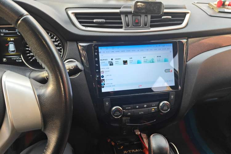 Used Nissan X-Trail 2014 2.5L CVT Luxury Edition 4WD Audio And AC Panel