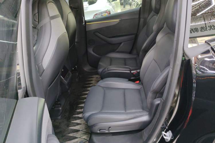 Used Tesla Model Y L 2025 Model Long-Range All-Wheel-Drive Version
