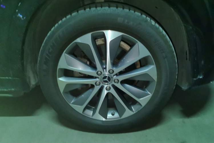 Used Mercedes-Benz GLE 2023 GLE 350 4MATIC Stylish Model Right Front Wheel Hub