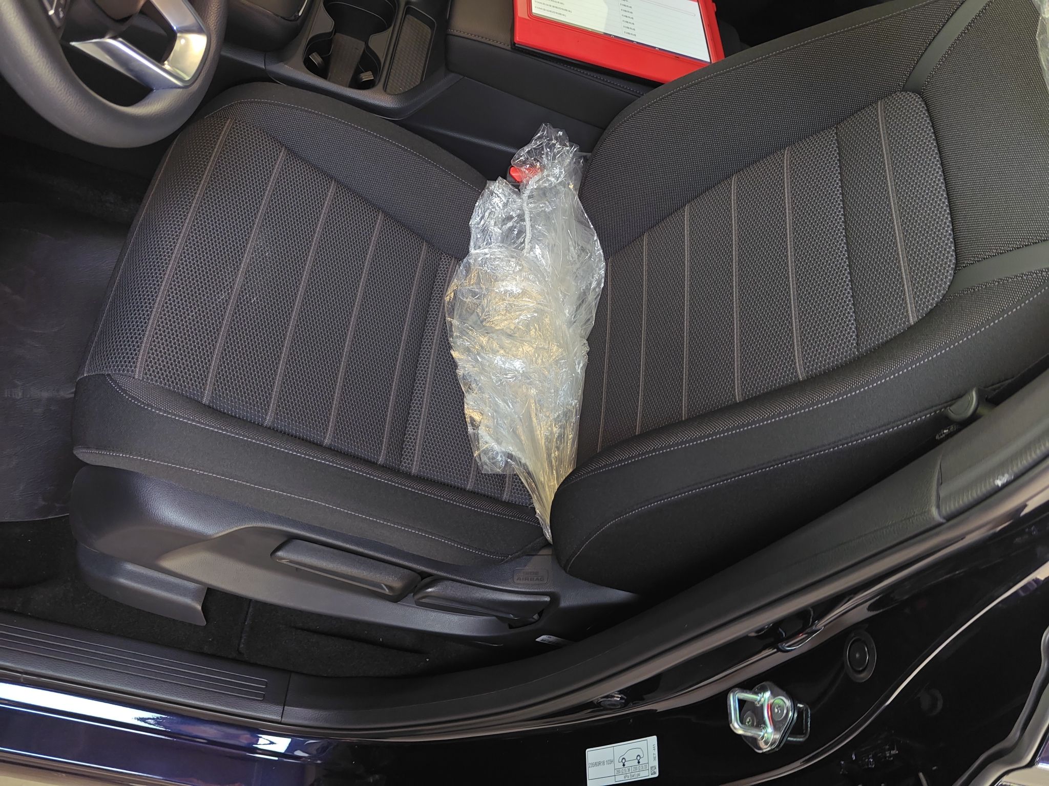 المقاعد الأمامية داخل السيارة