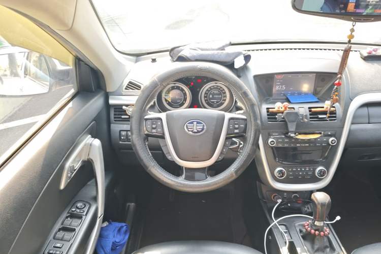 Used Bestune X80 2013 2.0L manual luxury version