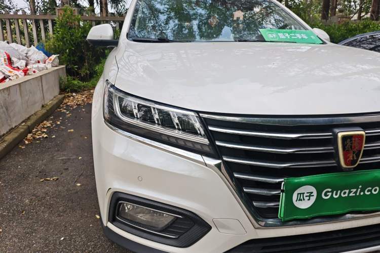 Used Roewe RX5 New Energy 2017 eRX5 50T Hybrid Connected Prestige Flagship Edition Right Front Headlight