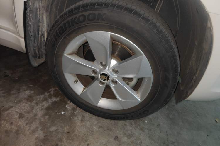 Used Skoda Yeti 2016 1.4TSI DSG Advanced Edition Right Front Wheel Hub