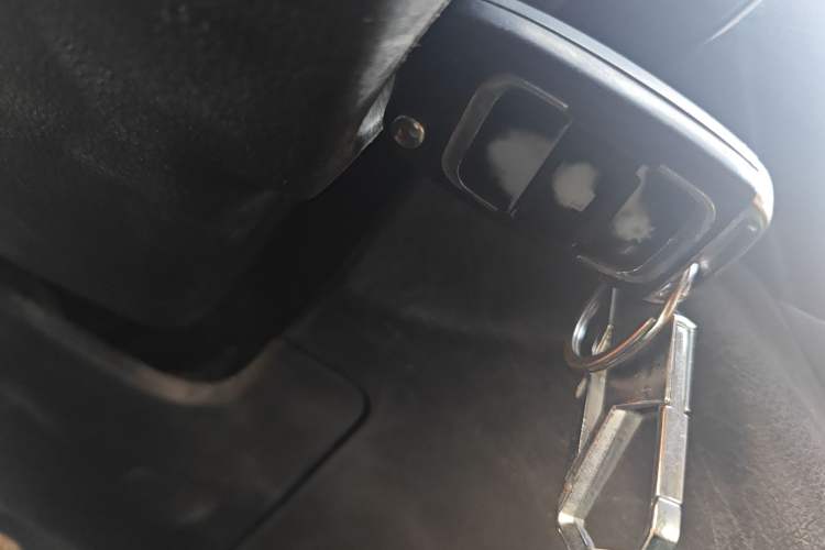 Used Jinbei Gold Hiace 2023 2.0L Passenger Van Engineering Lion 5/6/7 Seats Vehicle Key