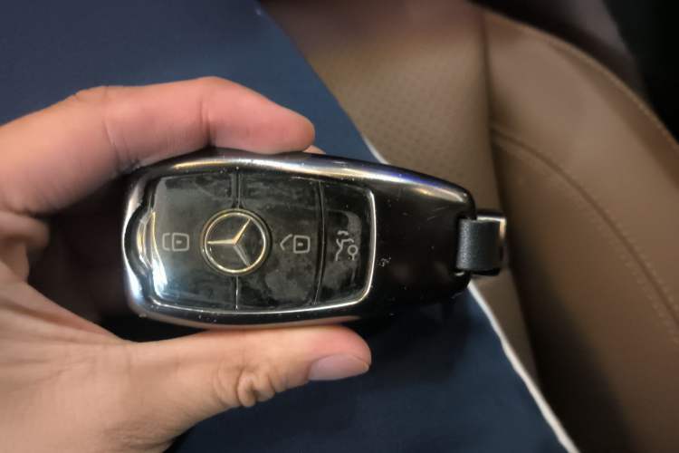 Used Mercedes-Benz E-Class 2016 E 300 L Sporty and Stylish Model Interior 1