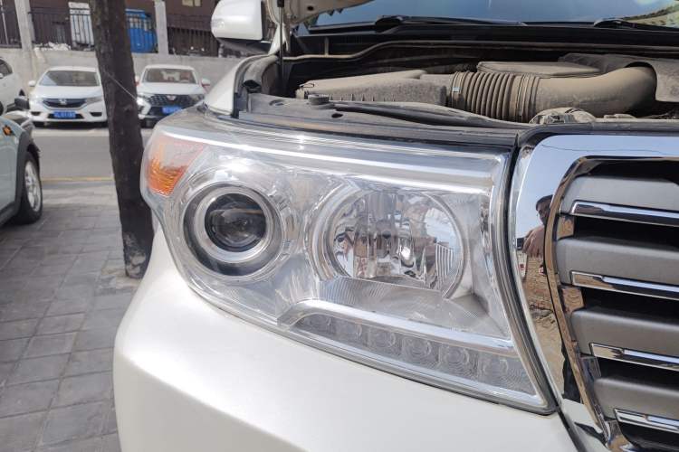 Used Toyota Land Cruiser 2015 4.0L V6 Middle East Limited Edition Right Front Headlight