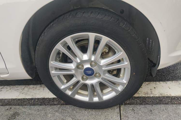 Used Ford Fiesta 2013 Hatchback 1.5L Automatic Fashion Edition Right Front Wheel Hub