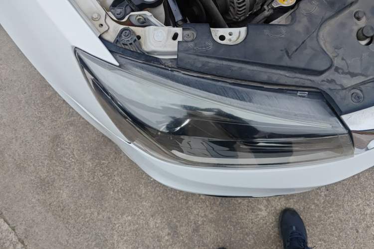 Used Geely Auto Emgrand 2019 Leading Edition 1.5L CVT Luxury Model China V Standard Right Front Headlight