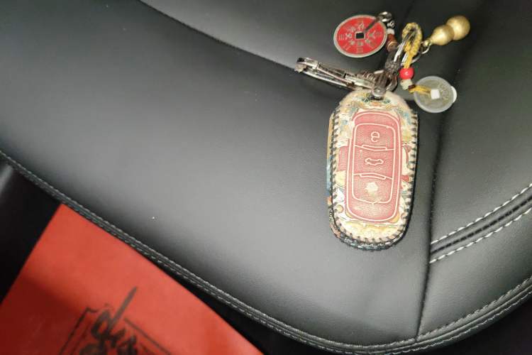 Used Geely Auto Emgrand X7 Sport 2018 1.8TD Automatic Two-Wheel Drive Smart Connect 4G Internet Edition Vehicle Key