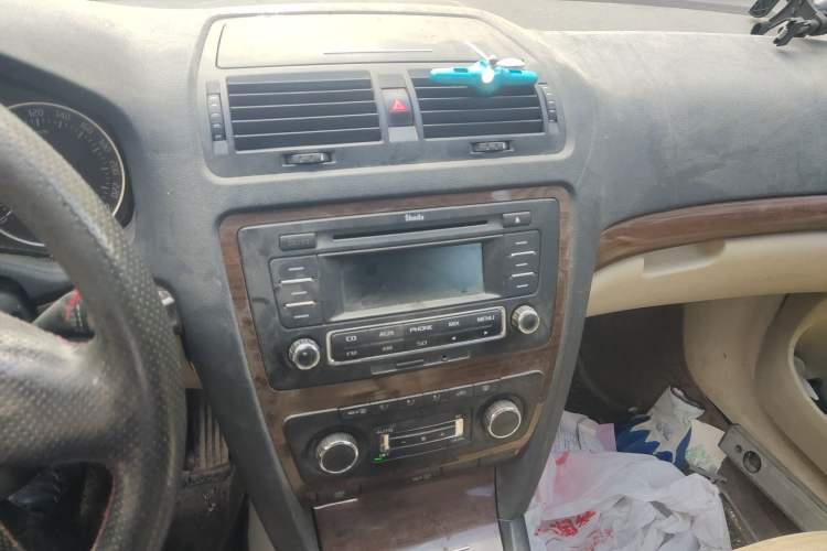 Used Skoda Octavia 2013 1.6L Manual Yijun Edition Audio And AC Panel