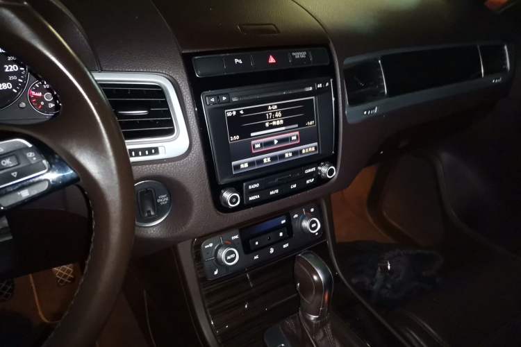 Used Volkswagen Touareg 2016 3.0 TSI Standard Version Audio And AC Panel