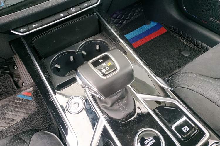 Used Hongqi HS5 2022 Facelifted Version 2.0T Smart Connect Flagship All-Wheel-Drive Edition