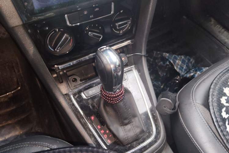 Used Volkswagen Bora 2014 1.4TSI Automatic Comfort Model Gear Lever