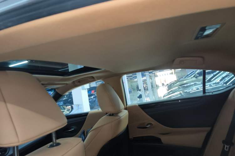 Used Lexus ES 2021 300h Deluxe Edition