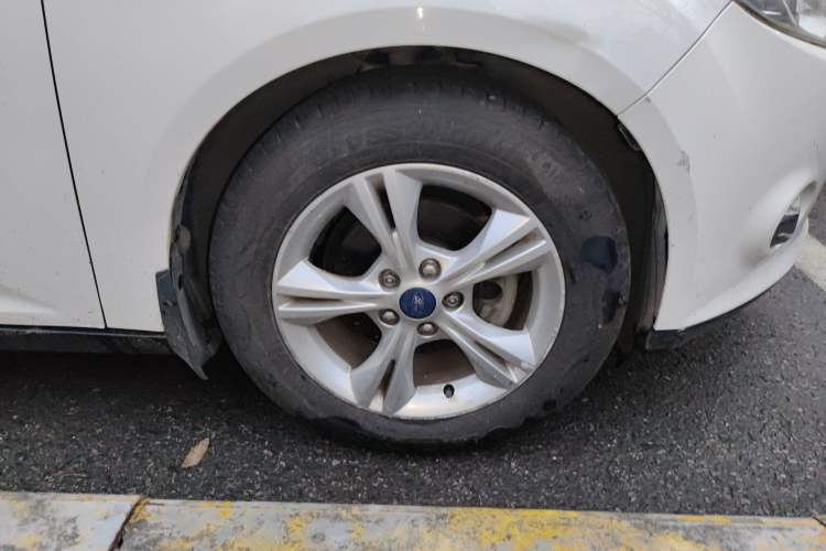 Used Ford Focus 2012 Sedan 1.6L Automatic Fashion Edition