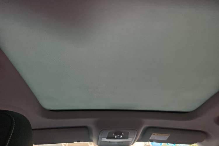 Used Roewe RX5 2018 20T Two-Wheel Drive Automatic Internet Smart Edition
