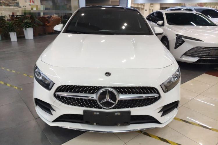 Used Mercedes-Benz A-Class 2022 Revised Version A 200 L Sport Sedan Fashionable Style Front