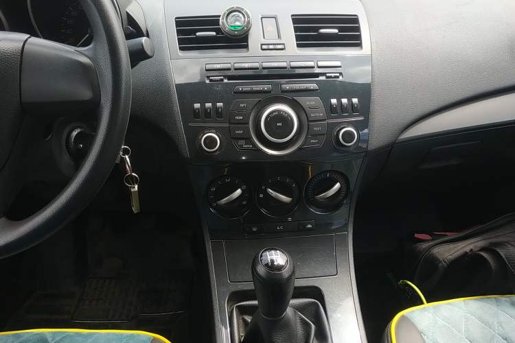 Used Mazda 3 2015 Sedan 1.6L Manual Comfort Model Audio And AC Panel