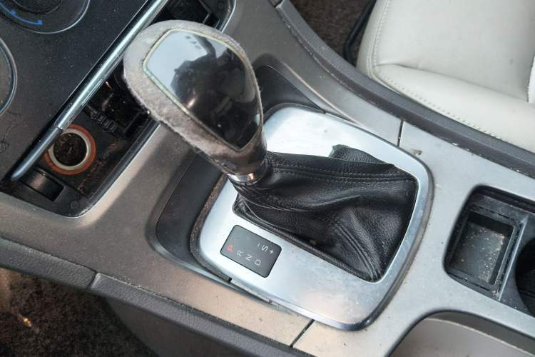 Used Ford Mondeo 2013 2.3L Fashion Edition Gear Lever