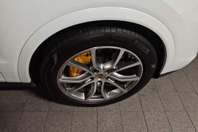 Used Porsche Cayenne 2024 Cayenne 3.0T Right Front Wheel Hub