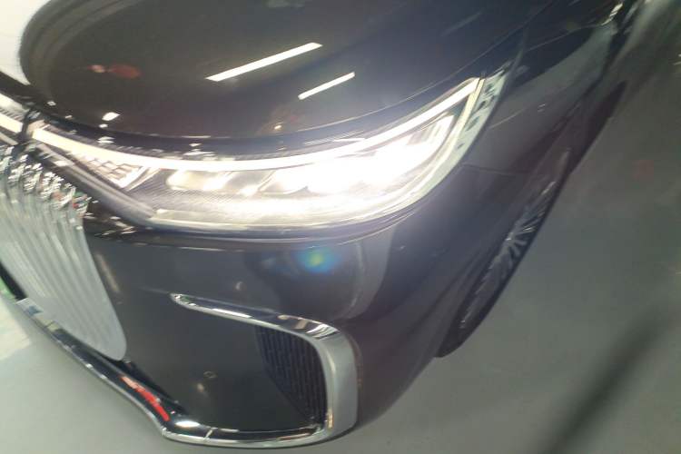 Used VOYAH Dream 2025 PHEV Four-Wheel-Drive Flagship Kunpeng Edition
