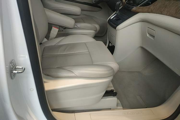 Used Buick GL8 2017 ES 28T Comfort Model China V Standard
